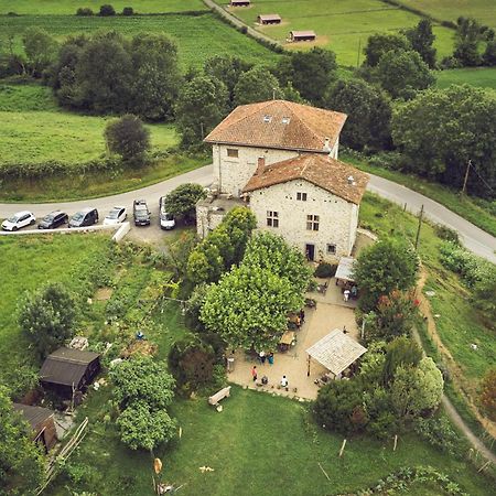 Les Fous Du Village Saint-Esteben Exteriér fotografie