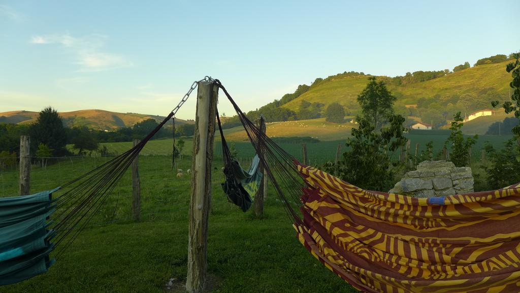 Les Fous Du Village Saint-Esteben Exteriér fotografie