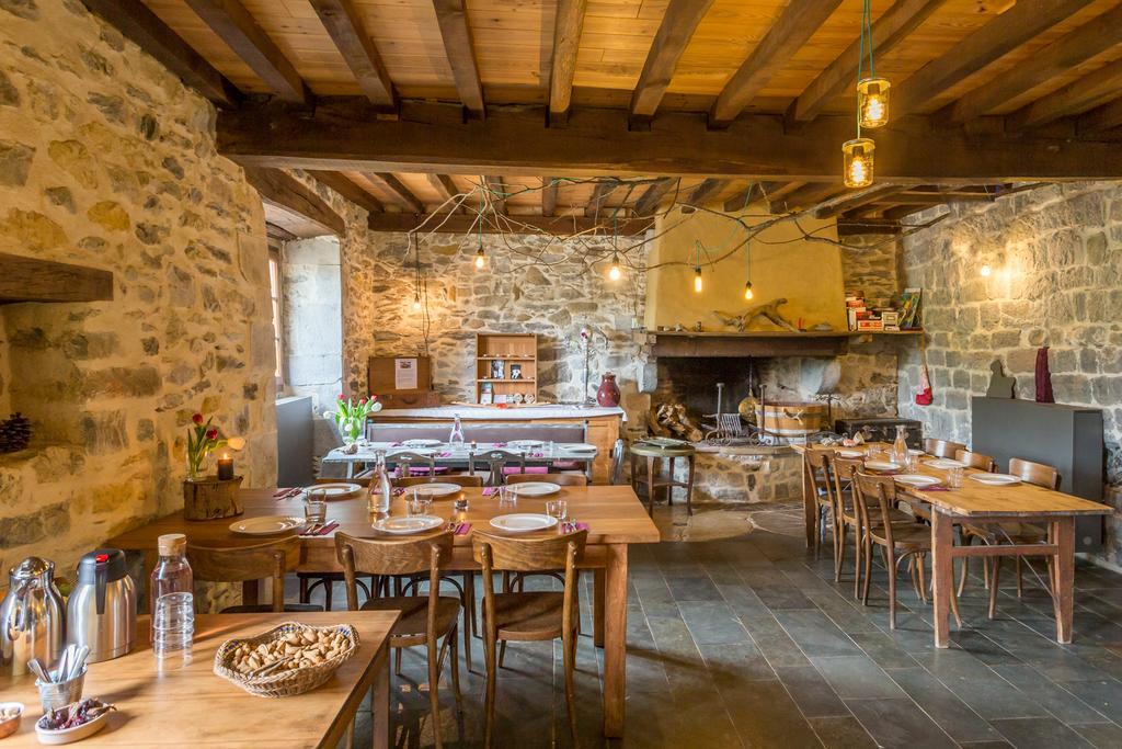 Les Fous Du Village Saint-Esteben Exteriér fotografie