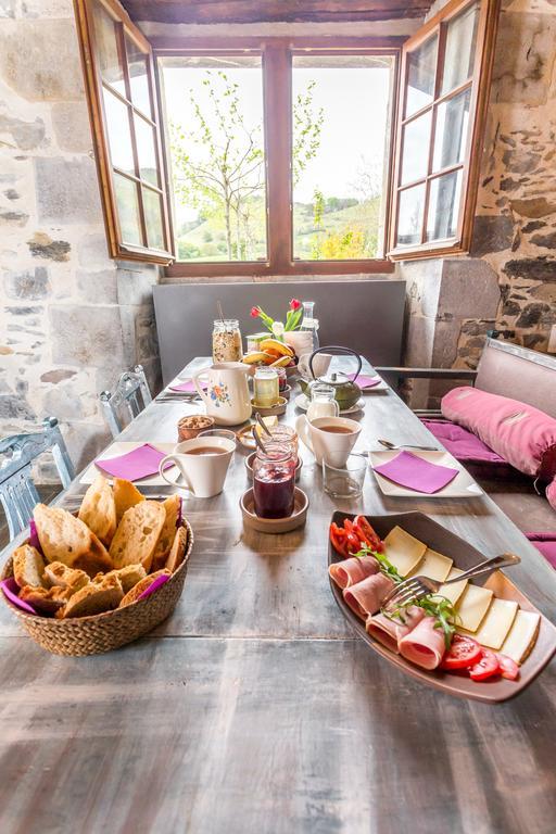 Les Fous Du Village Saint-Esteben Exteriér fotografie